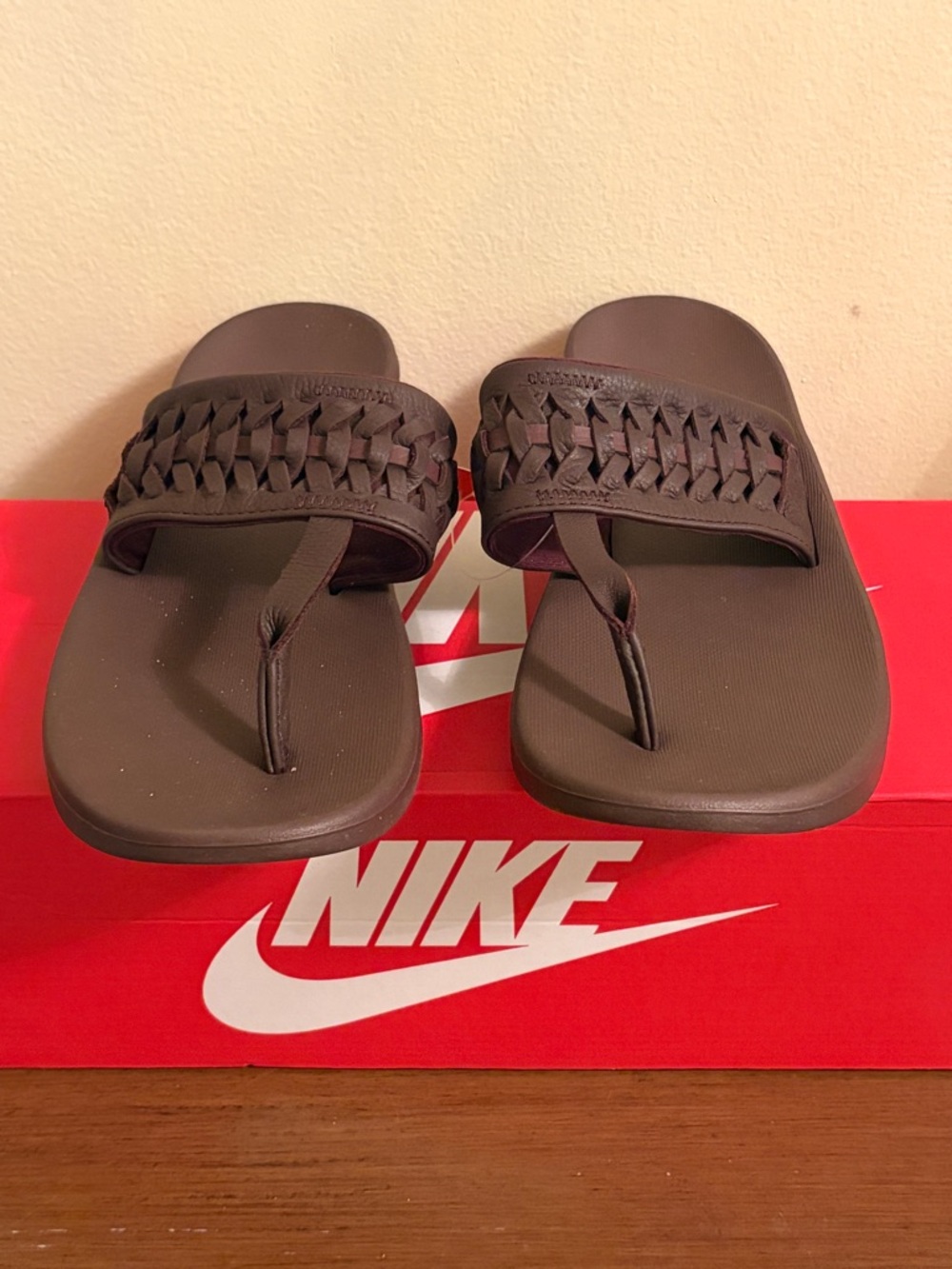 NIB Nike Women's Bella Kai Thong 2 Womens Slide  - Size 7